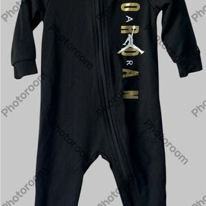 Air Jordan Black Hooded Sleeper Zip Front Sz 24m Yellow White  Jumpman Logo